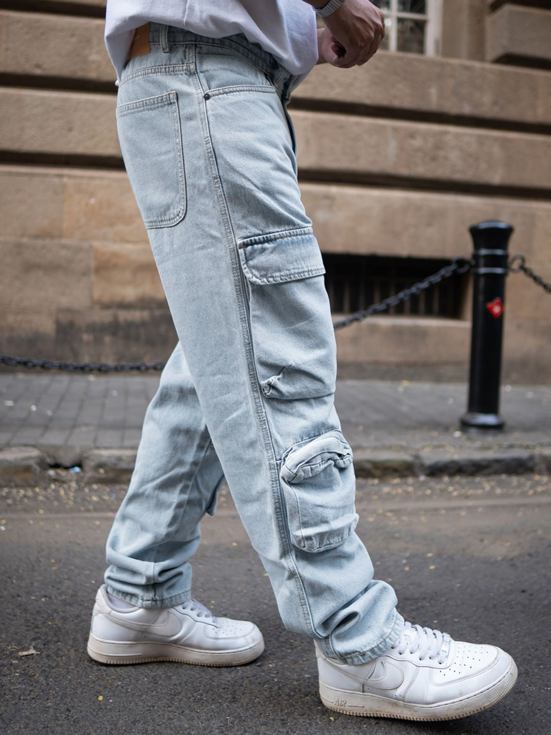 Powerlook Men Cotton Mid-Rise Relaxed Fit Light Fade Jeans With Pockets
