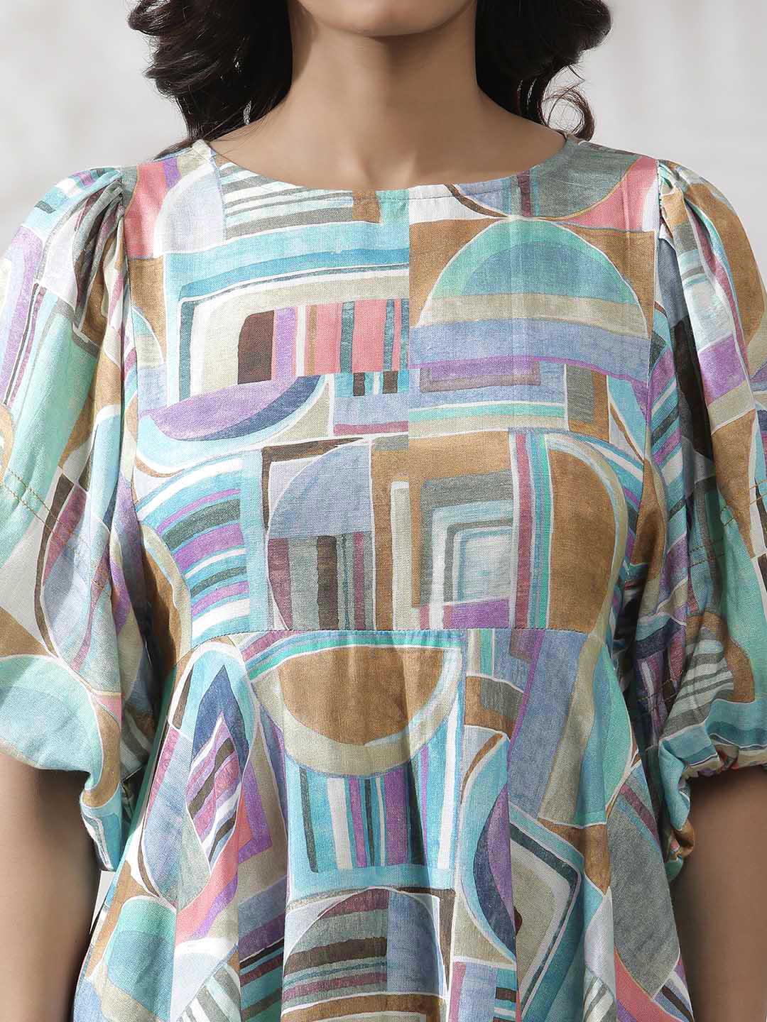 W Geometric Printed Puffed Sleeves Top
