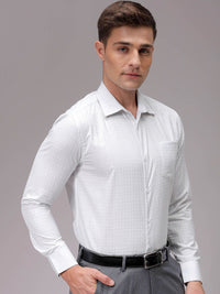 The Indian Garage Co. X Luxe Men Slim Fit Opaque Checked Formal Shirt