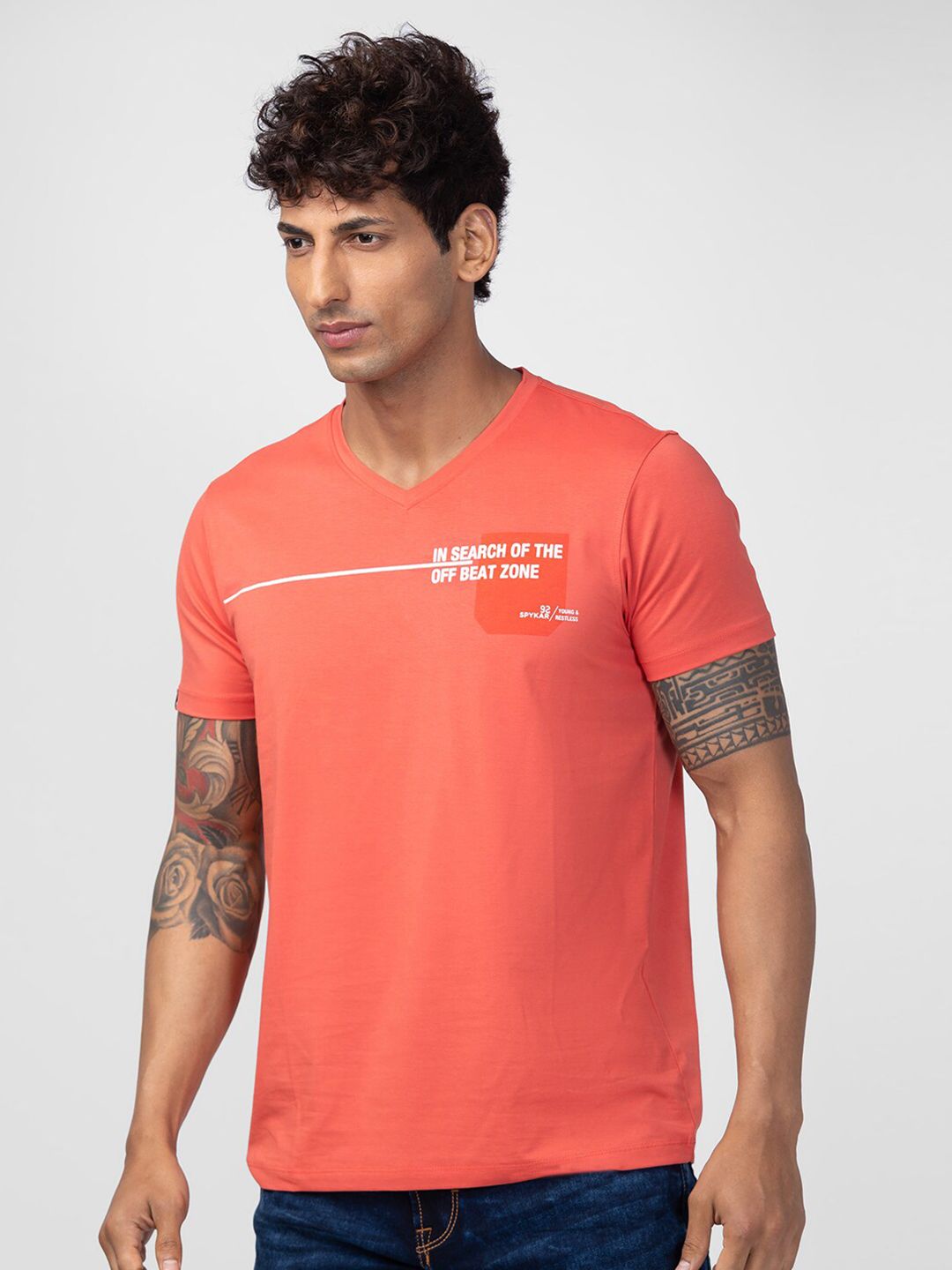 SPYKAR Men Typography Printed V-Neck T-shirt