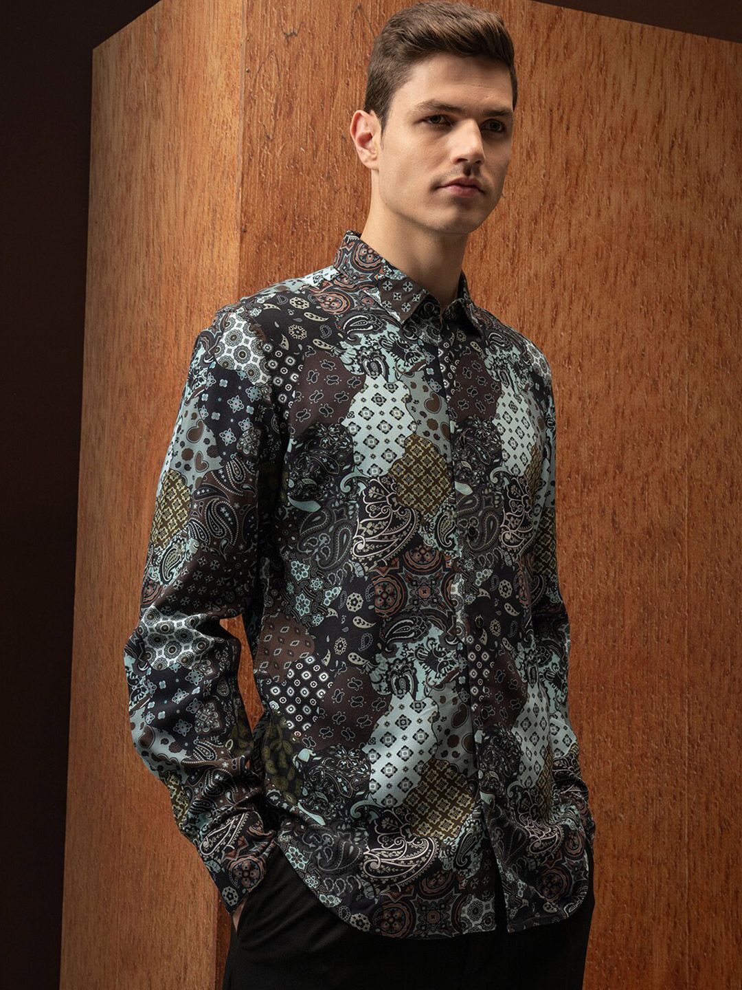 LOCOMOTIVE Slim Fit Abstract Printed Opaque Casual Shirt