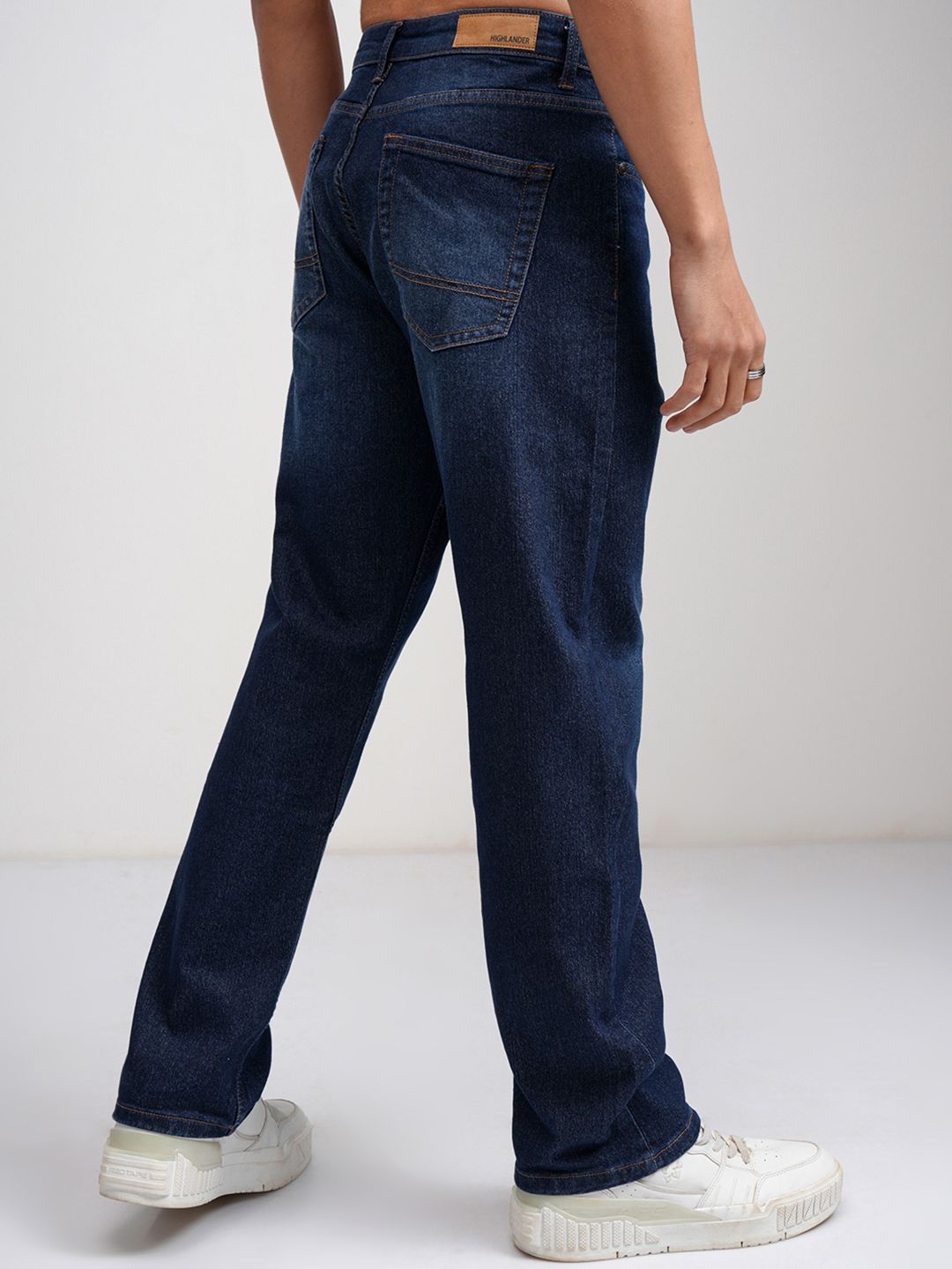 Highlander Men Straight Fit Mid-Rise Light Light Fade Cotton Regangan Seluar Jeans