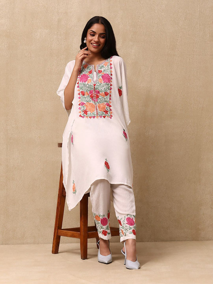 House of Chikankari Crafts Set Kaftan Wanita Solid Sulam Aari - Putih
