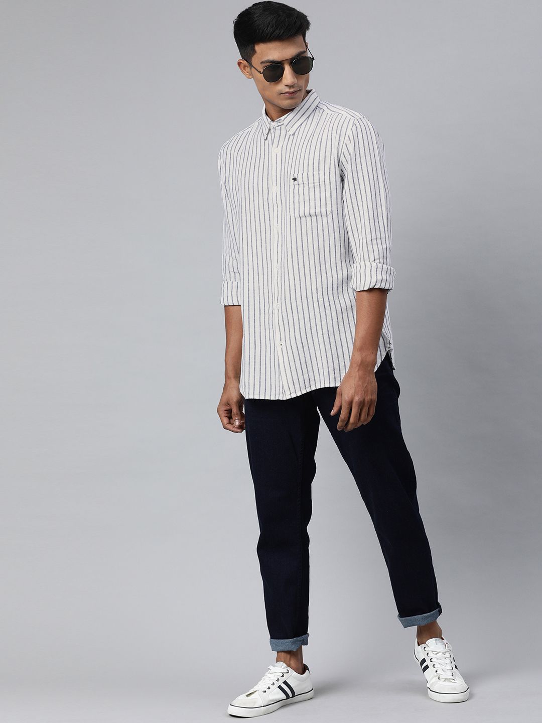 THE BEAR HOUSE Men White & Black Slim Fit Striped Cotton Casual Shirt
