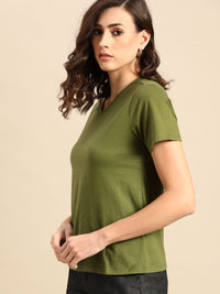 Semua Tentang Anda Wanita T-Shirt Olive Green V-Neck
