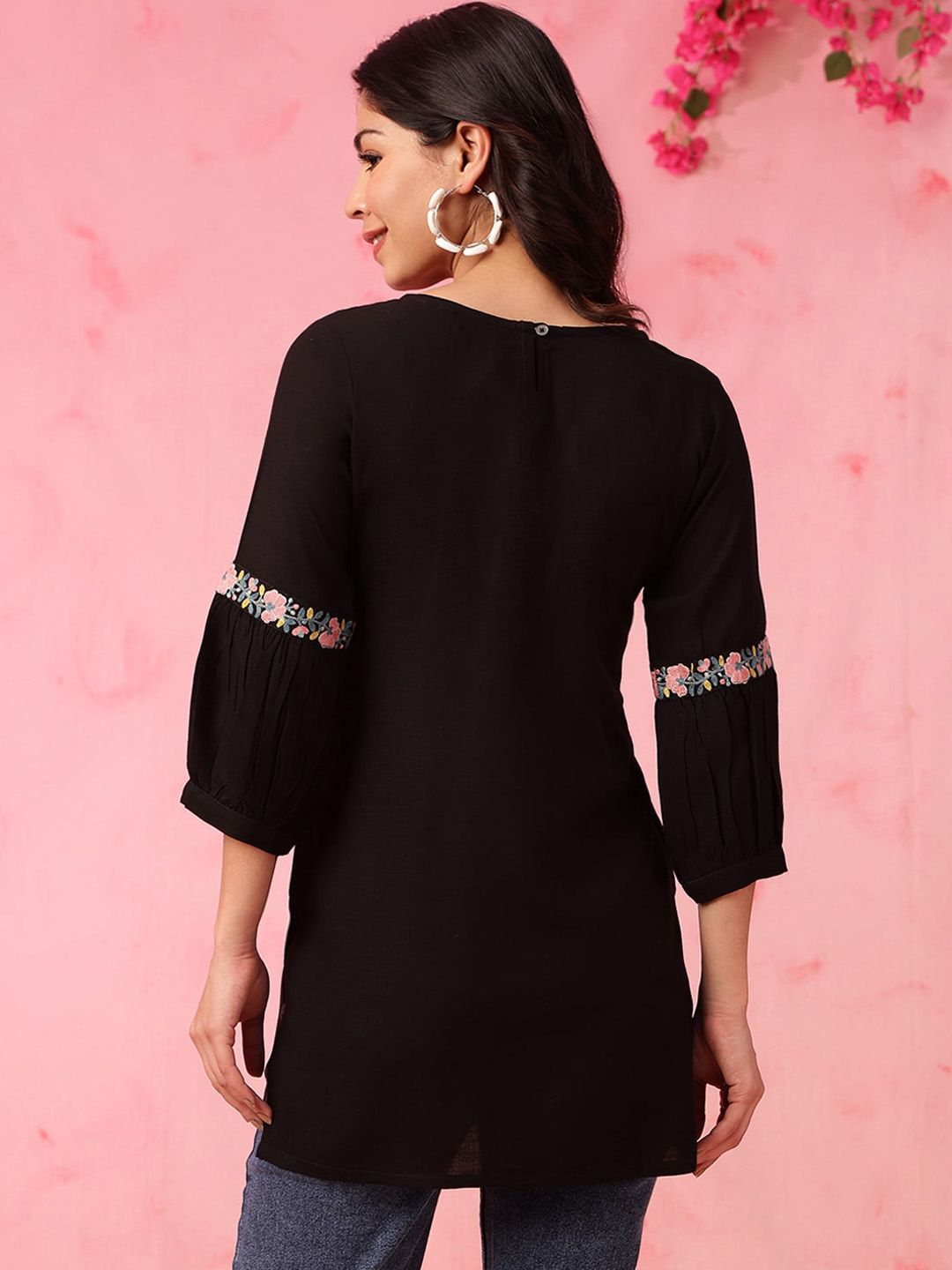 Anouk Floral Embroidered Round Neck Thread Work Straight Short Kurti