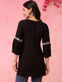 Anouk Floral Embroidered Round Neck Thread Work Straight Short Kurti