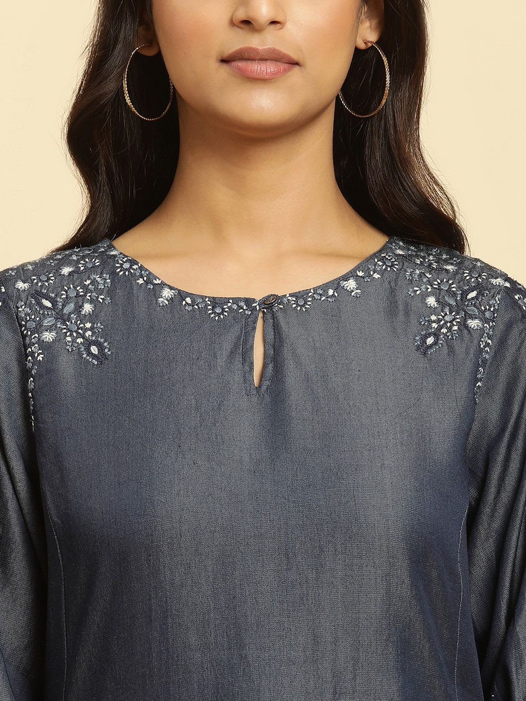 W Ethnic Motifs Embroidered Straight Kurta