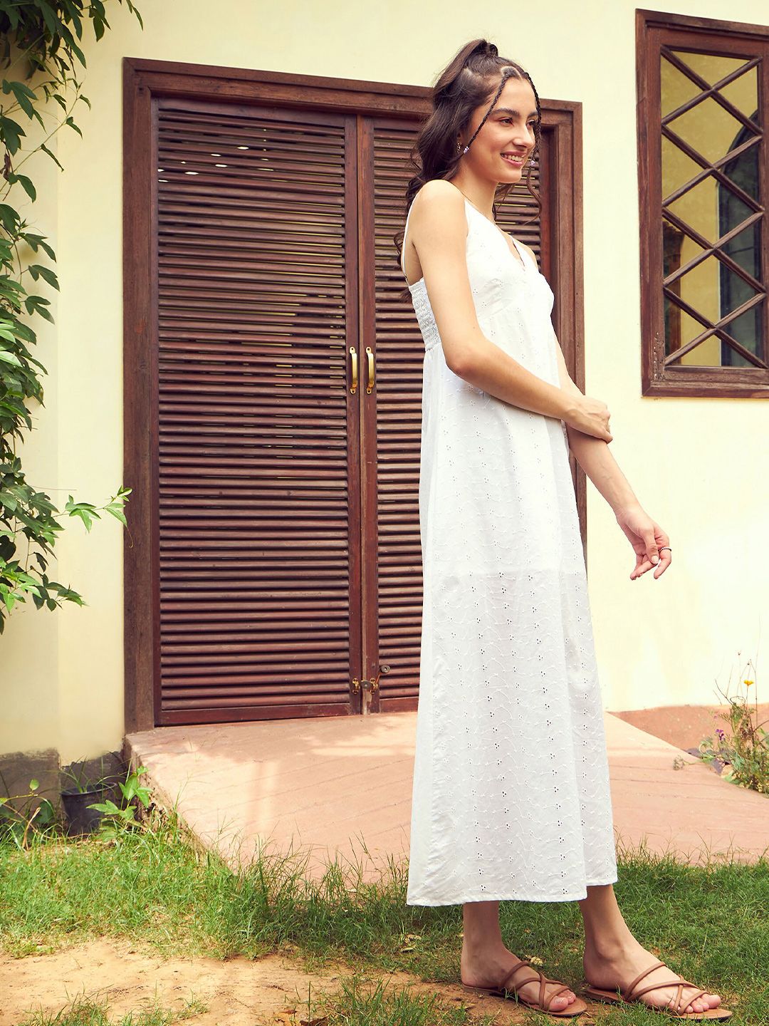 Sassafras Reka Bentuk Diri Putih Schiffli Pure Cotton A-Line Midi Dress