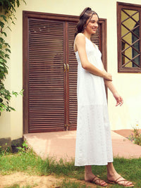 Sassafras Reka Bentuk Diri Putih Schiffli Pure Cotton A-Line Midi Dress