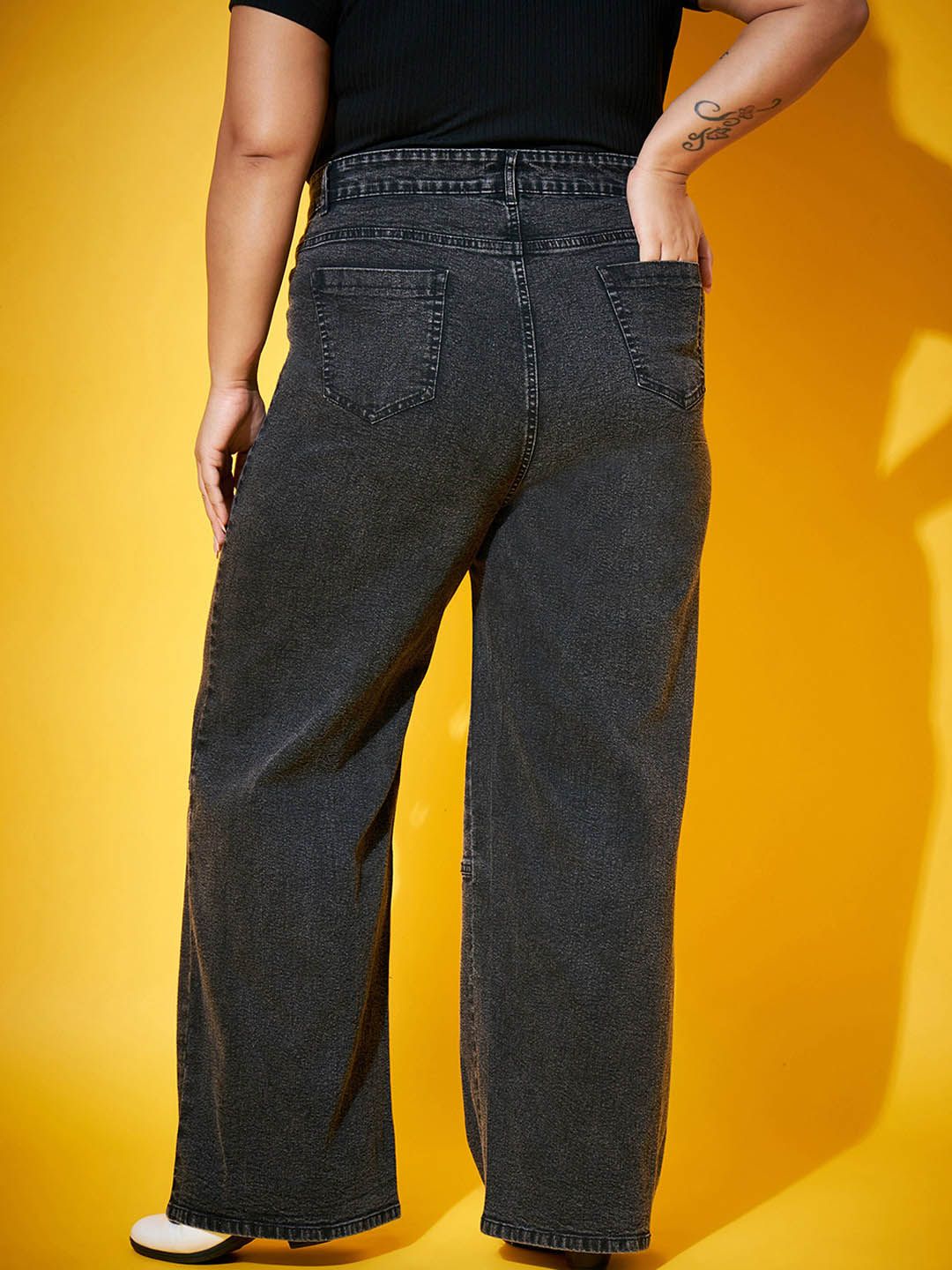 SASSAFRAS Curve Women Black Comfort Straight Fit High-Rise Clean Look Acid Wash Jeans
