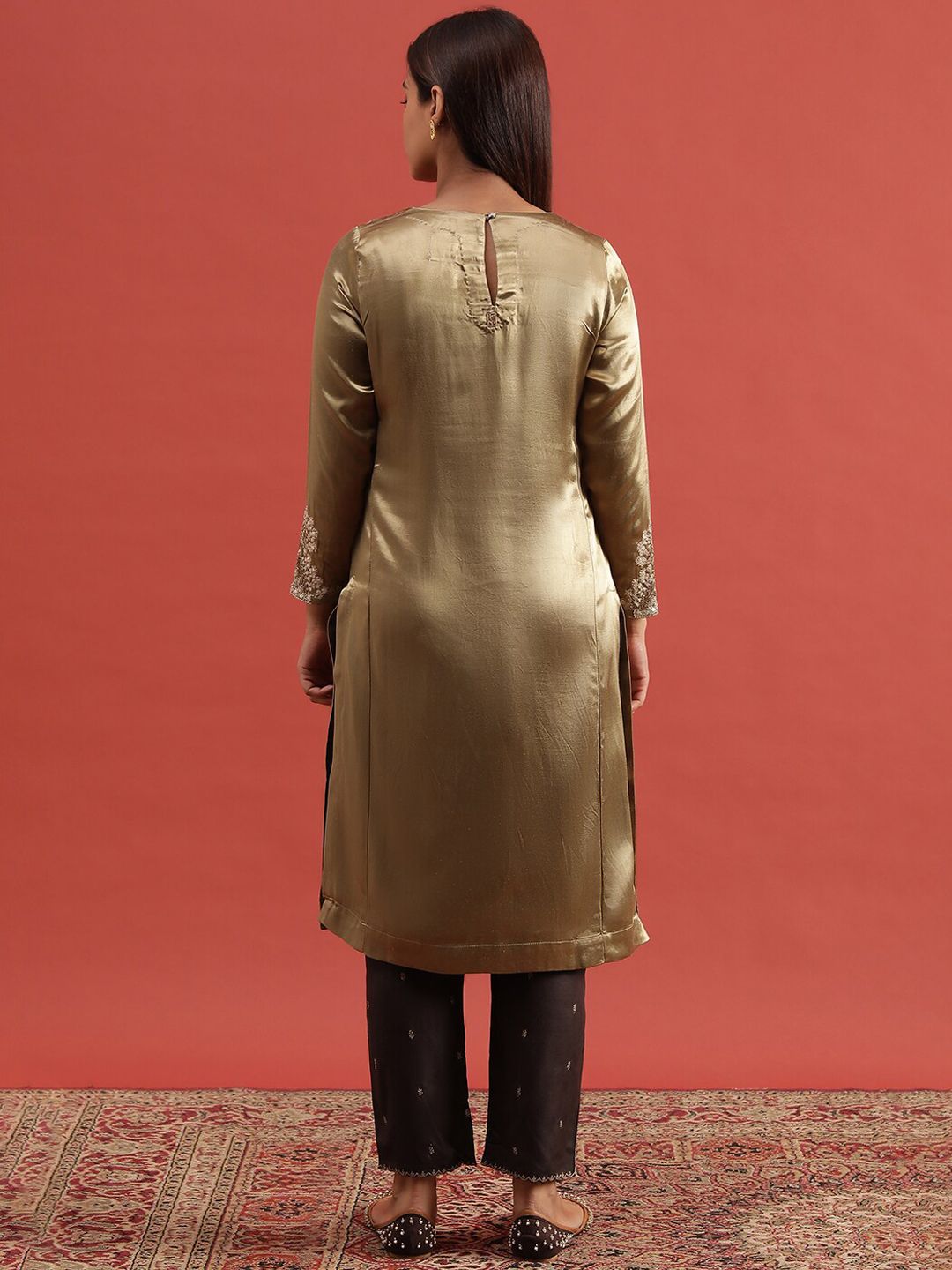 W Gold-Toned Floral Embroidered Round Neck Sequinned Straight Kurta