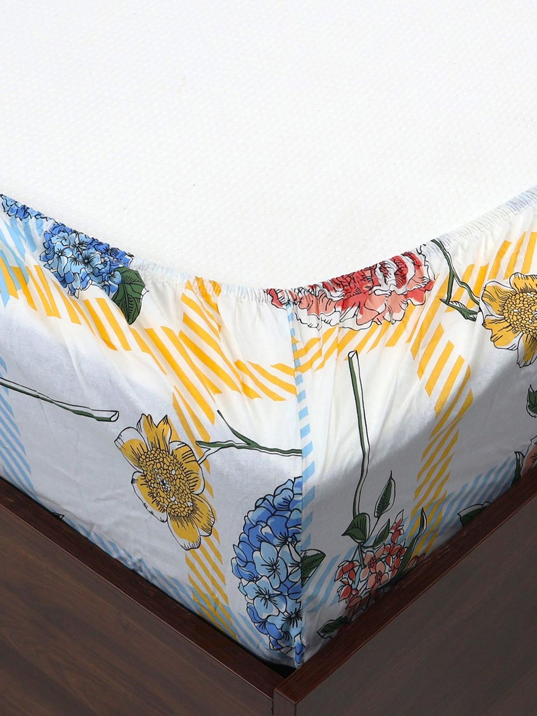 BOMBAY DYEING Allure Orange Floral Cotton 144 TC Fitted Bedsheet Set-1.52m X1.98 m X 30 cm