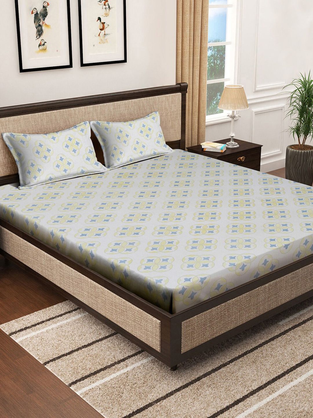 KLOTTHE White & Yellow Geometric Cotton 400 TC King Fitted Bedsheet With 2 Pillow Covers