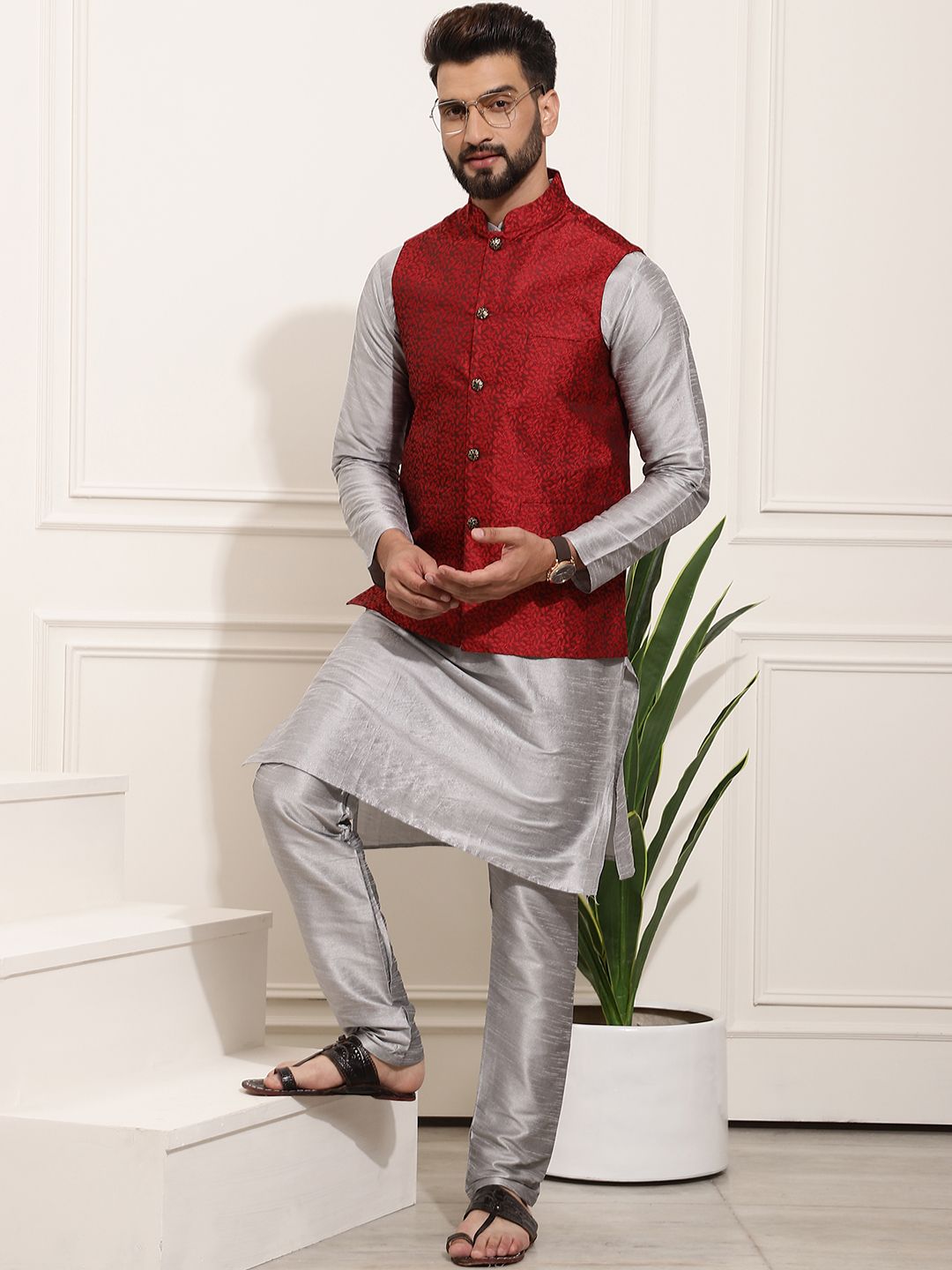 SOJANYA Kurta Lelaki Kelabu & Maroon dengan Jaket Churidar Dan Nehru