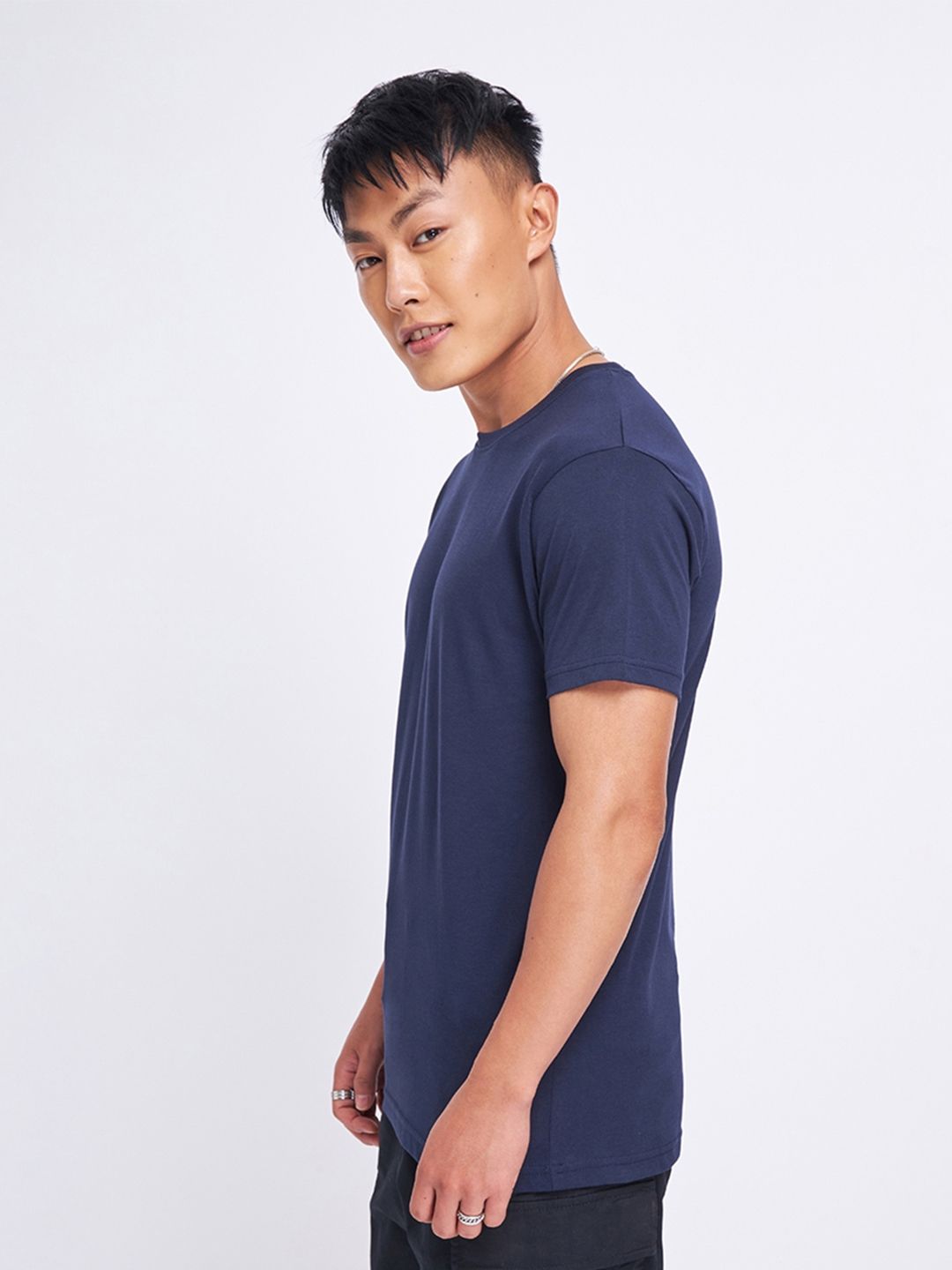 Bewakoof Men Navy Blue Solid Round Neck Pure Cotton T-shirt