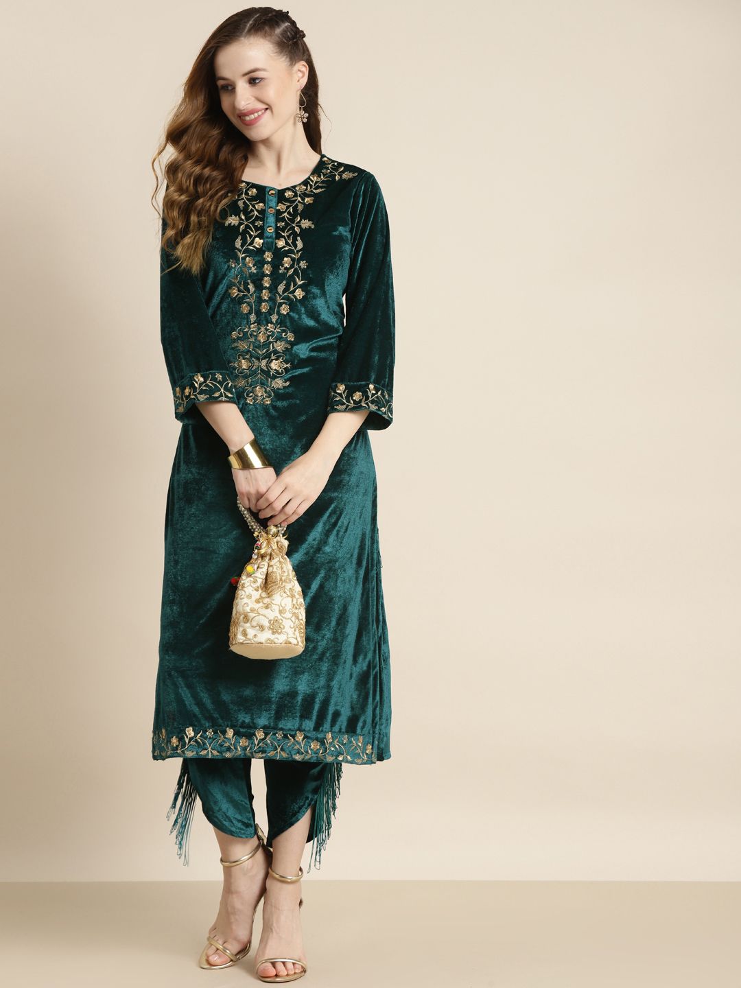 Shae by SASSAFRAS Women Teal Green & Gold-Toned Floral Embroidered Velvet Kurta