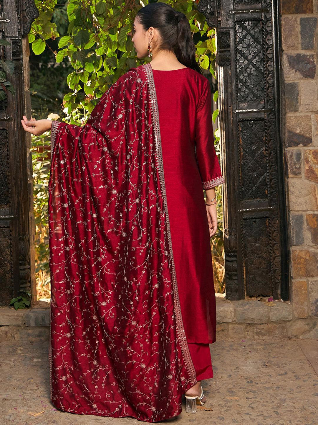 Indo Era Ethnic Motifs Embroidered V-Neck Thread Work Kurta with Trousers & Dupatta