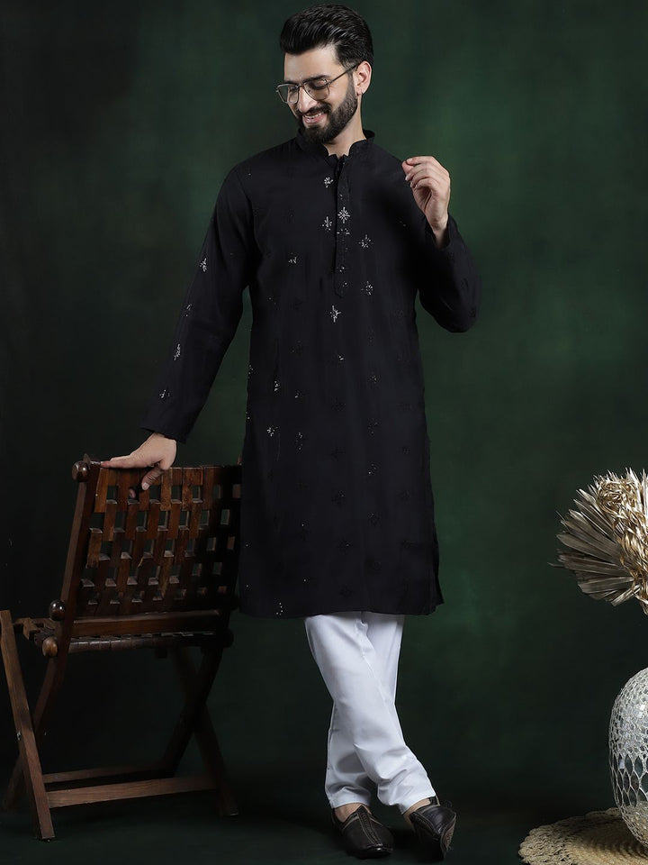 SOJANYA Ethnic Motifs Embroidered Mandarin Collar Sequinned Straight Kurta