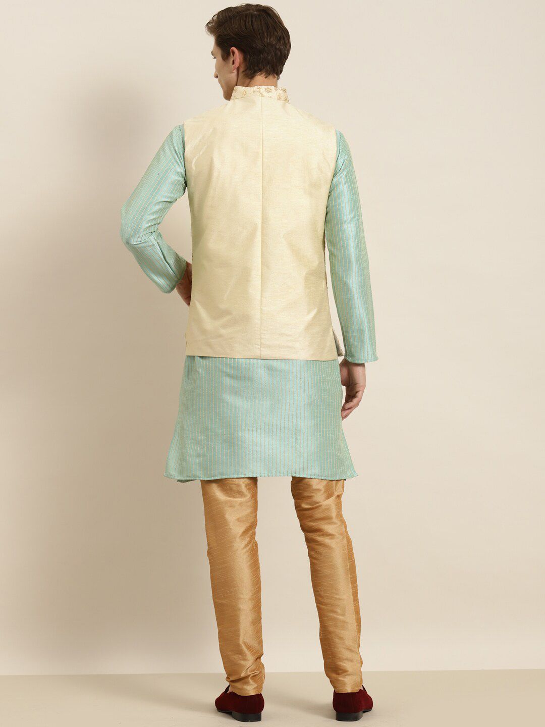 SOJANYA Kurta Biasa Kolar Mandarin Berjalur Dengan Jaket Churidar & Nehru