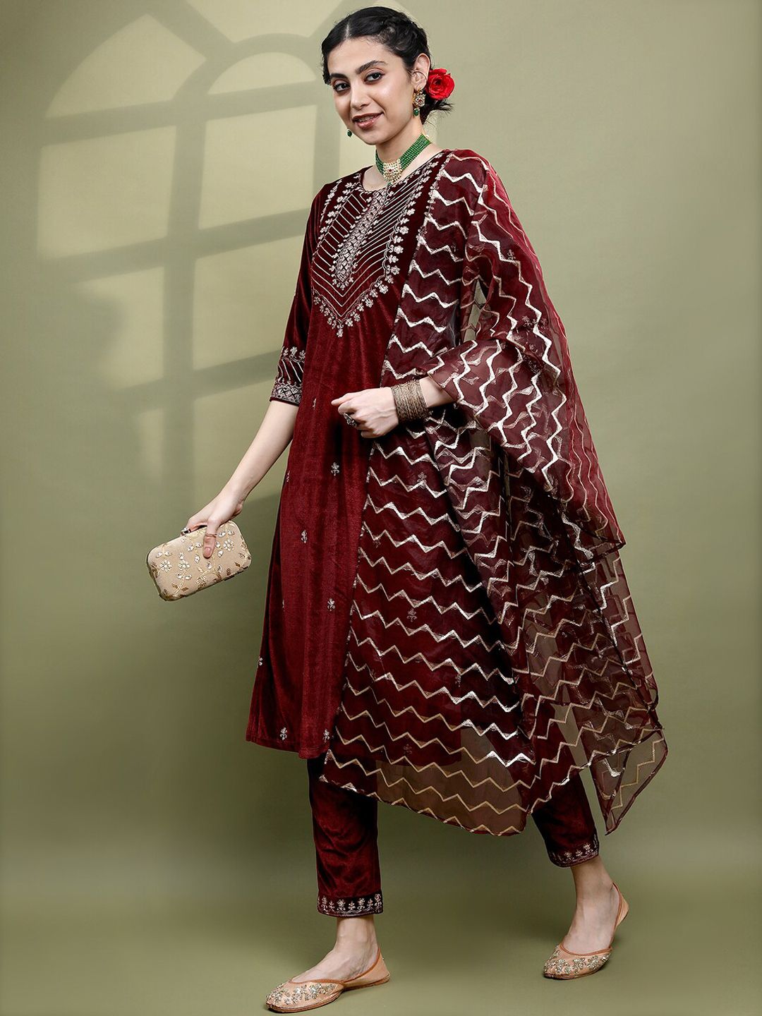 Vishudh Women Floral Embroidered Knitted Velvet Kurta with Trousers & With Dupatta