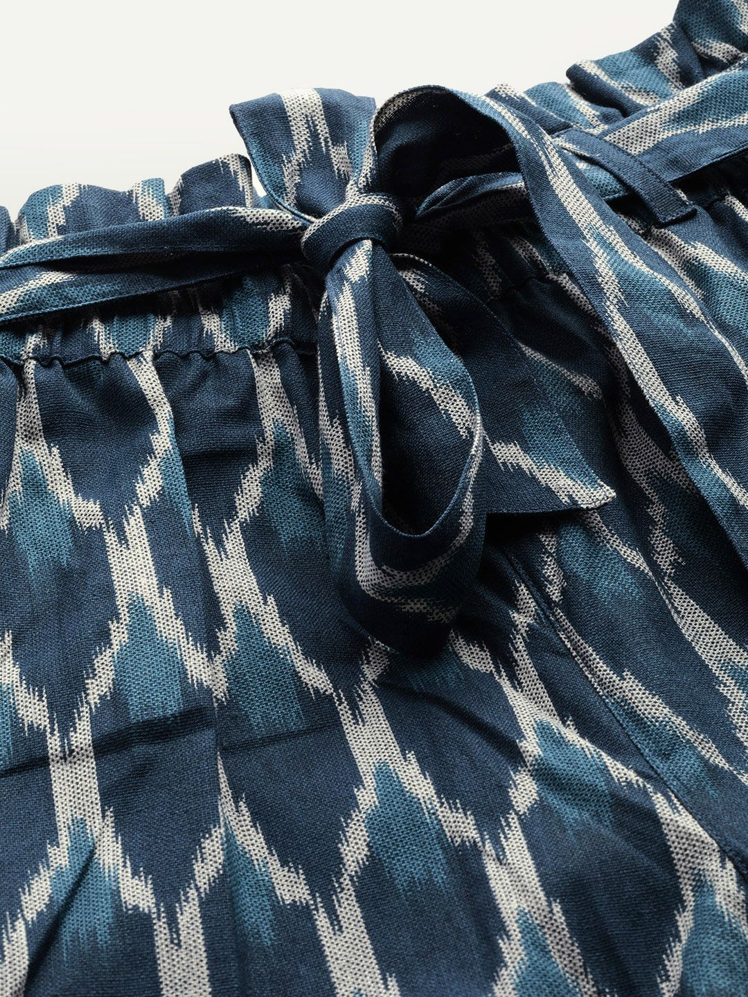 Shae by SASSAFRAS Women Navy Blue & Off-White Ikat Printed Cropped Trousers