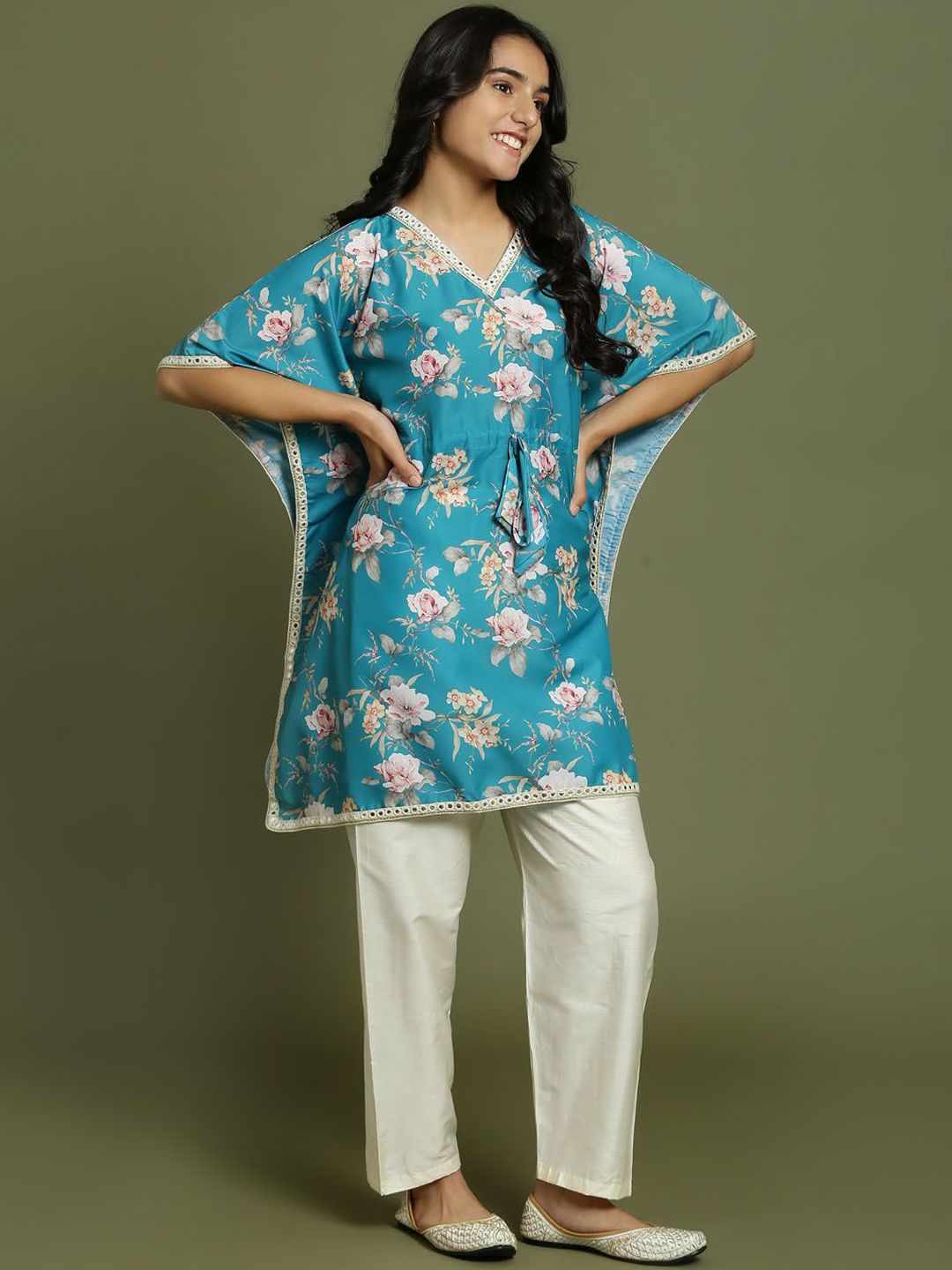 VASTRAMAY Girls Floral Printed Regular Mirror Work Kurta with Pyjamas