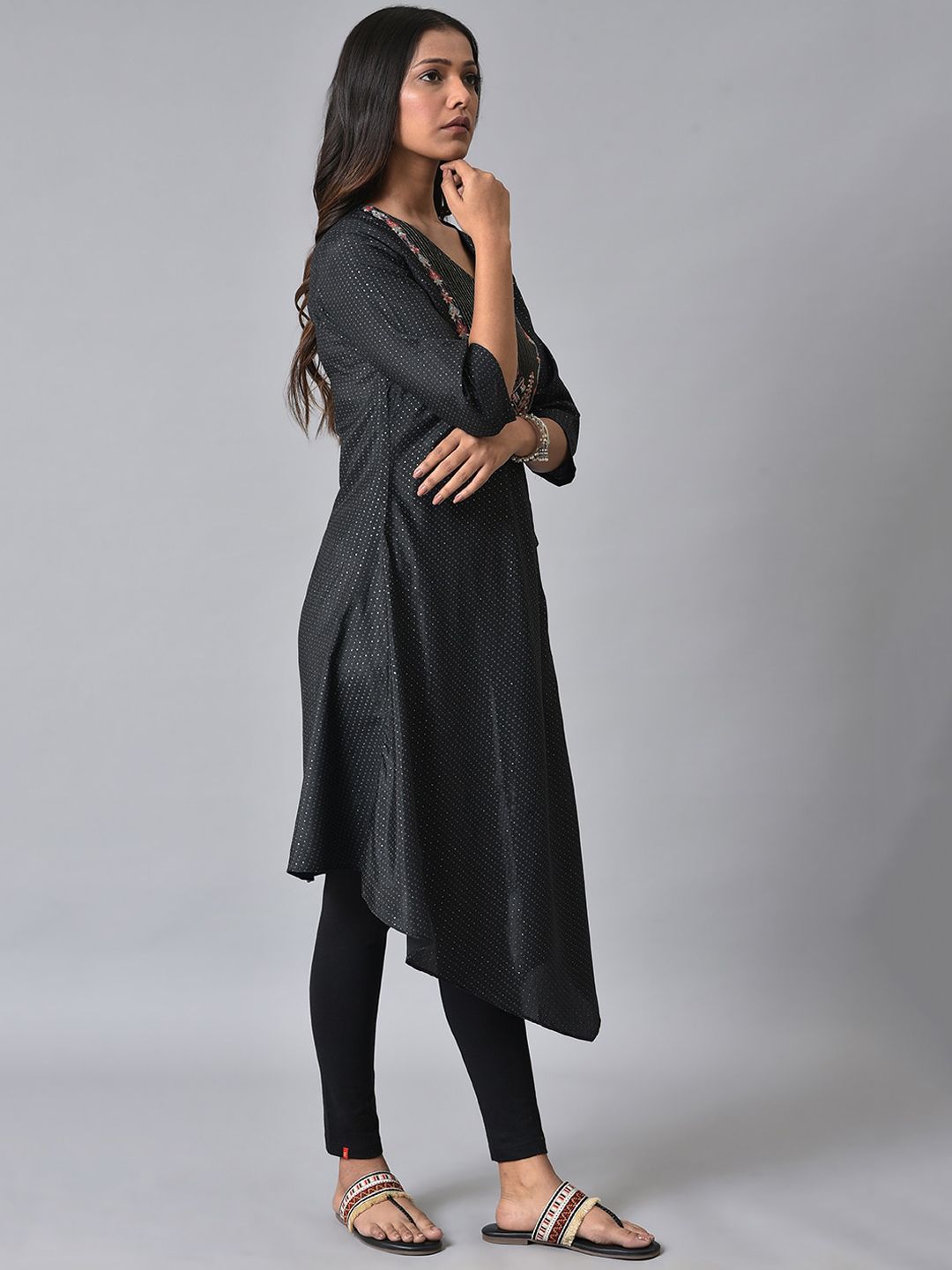 W Geometric Printed Thread Work Kurta With Leggings