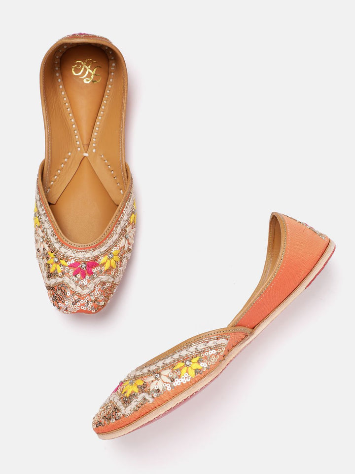 House of Pataudi Embroidered Detailed Mojaris