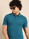 Menjadi t-shirt kolar polo manusia