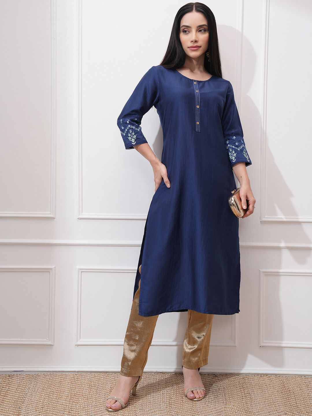 Vishudh Round Neck Three-Quarter Sleeves Thread Work Straight Kurta