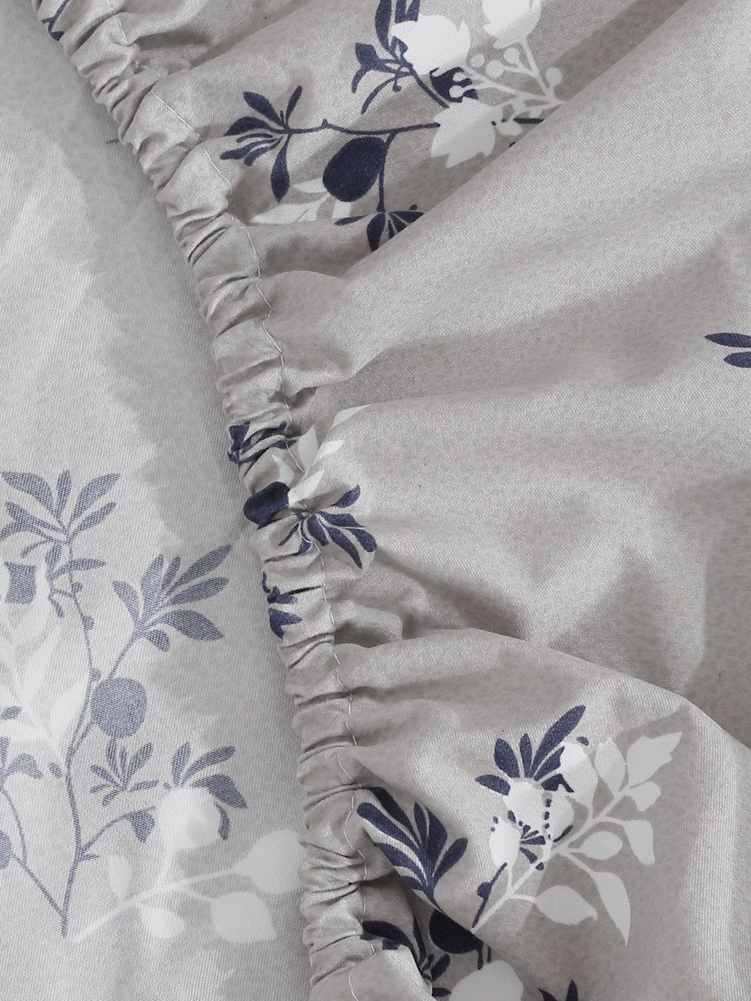 KLOTTHE Floral Printed 300 TC Fitted King Bedsheet with 2 Pillow Covers