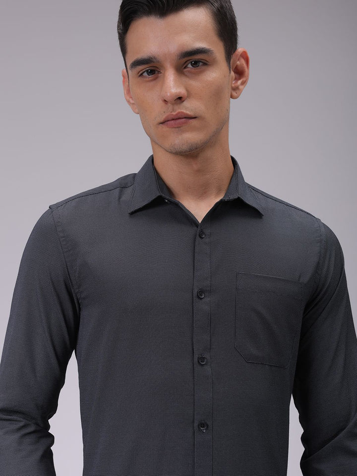 The Indian Garage Co. X Luxe Men Cutaway Collar Solid Slim Fit Formal Shirt
