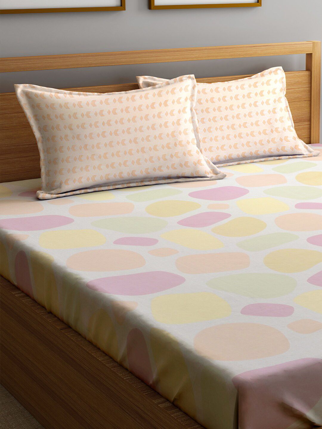 KLOTTHE Beige & Pink Printed 300TC Fitted Double King Bedsheet With 2 Pillow Covers