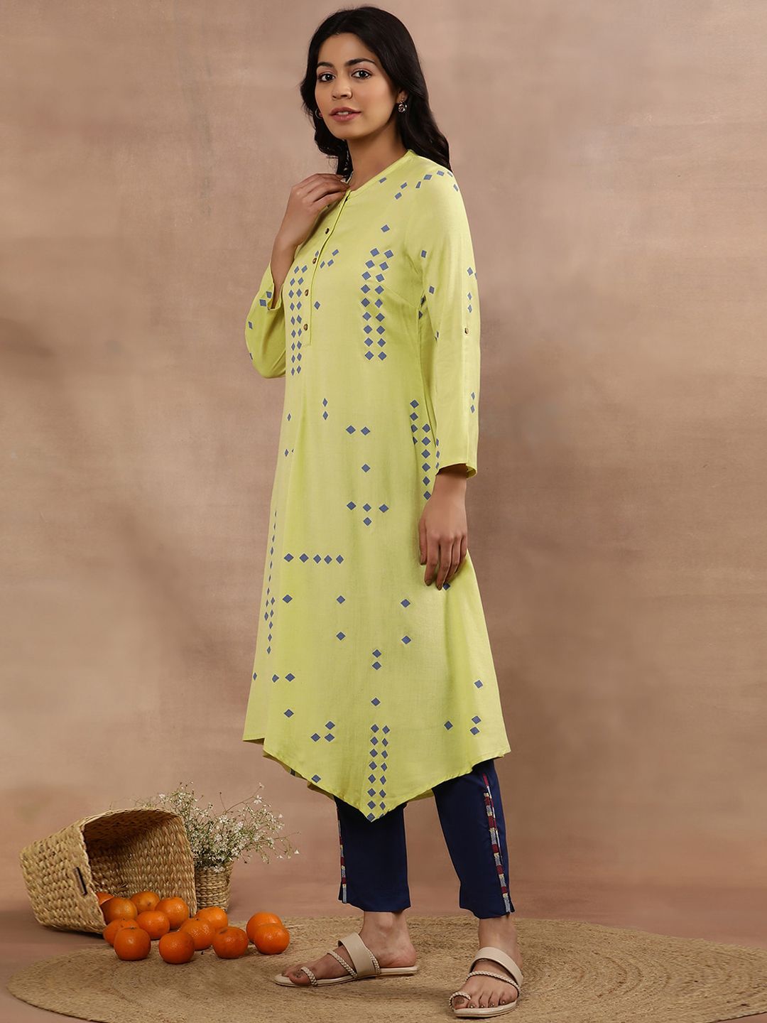 W Geometric Printed Regular Kurta with Trousers