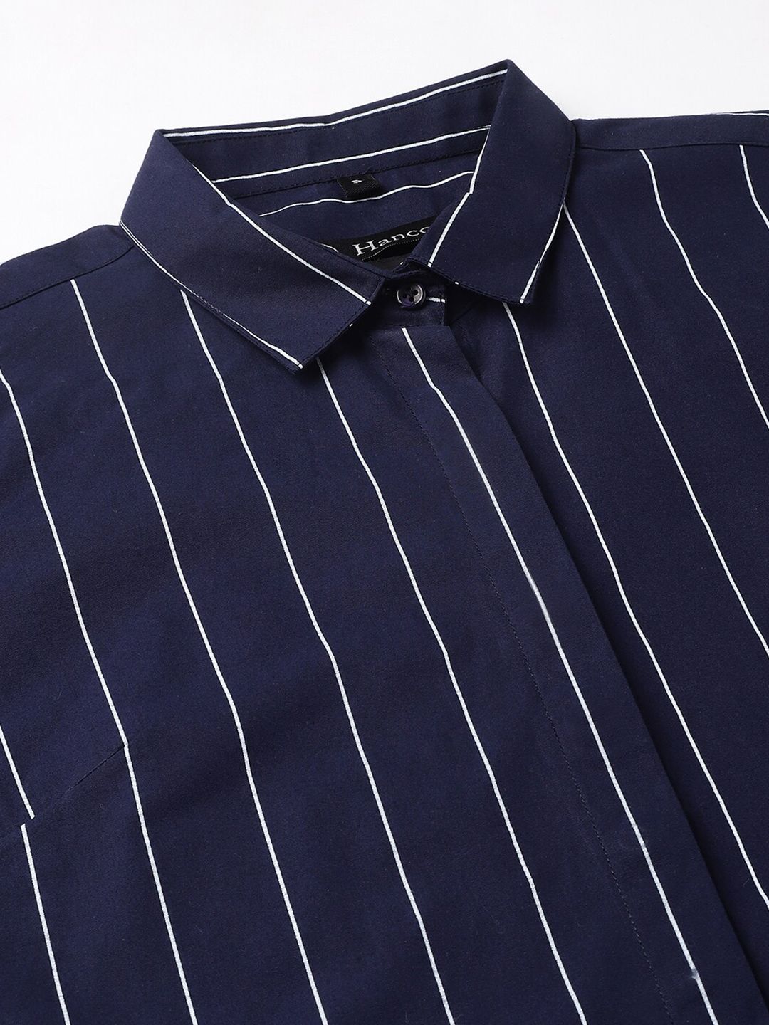 Hancock Sharp Slim sesuai dengan baju formal kapas menegak