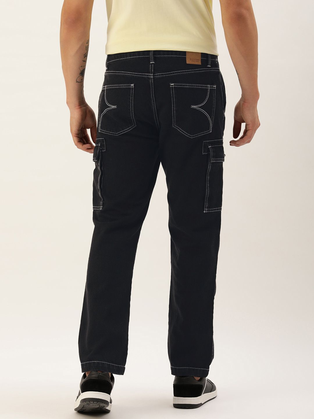 Bene Kleed Men Mid-Rise Relaxed Fit Cargo Jeans with Contrast Stitch