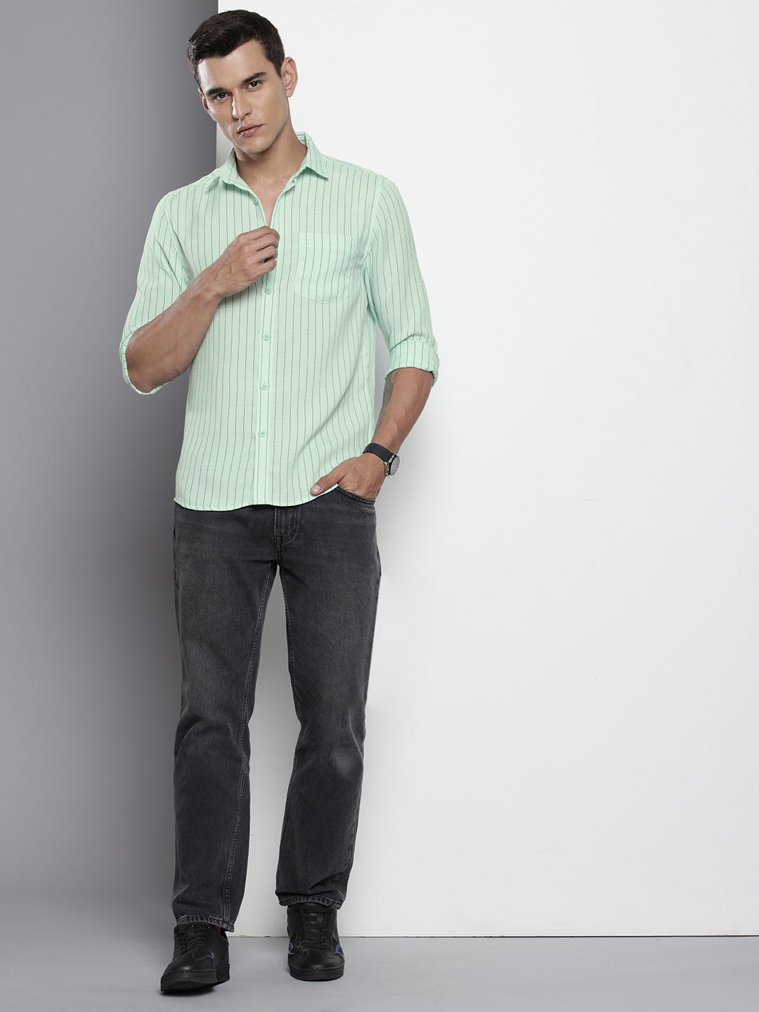 The Indian Garage Co Slim Fit Opaque Striped Casual Shirt