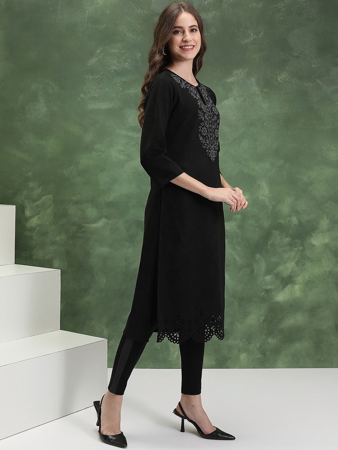 Vishudh Yoke Design Round Neck Straight Kurta