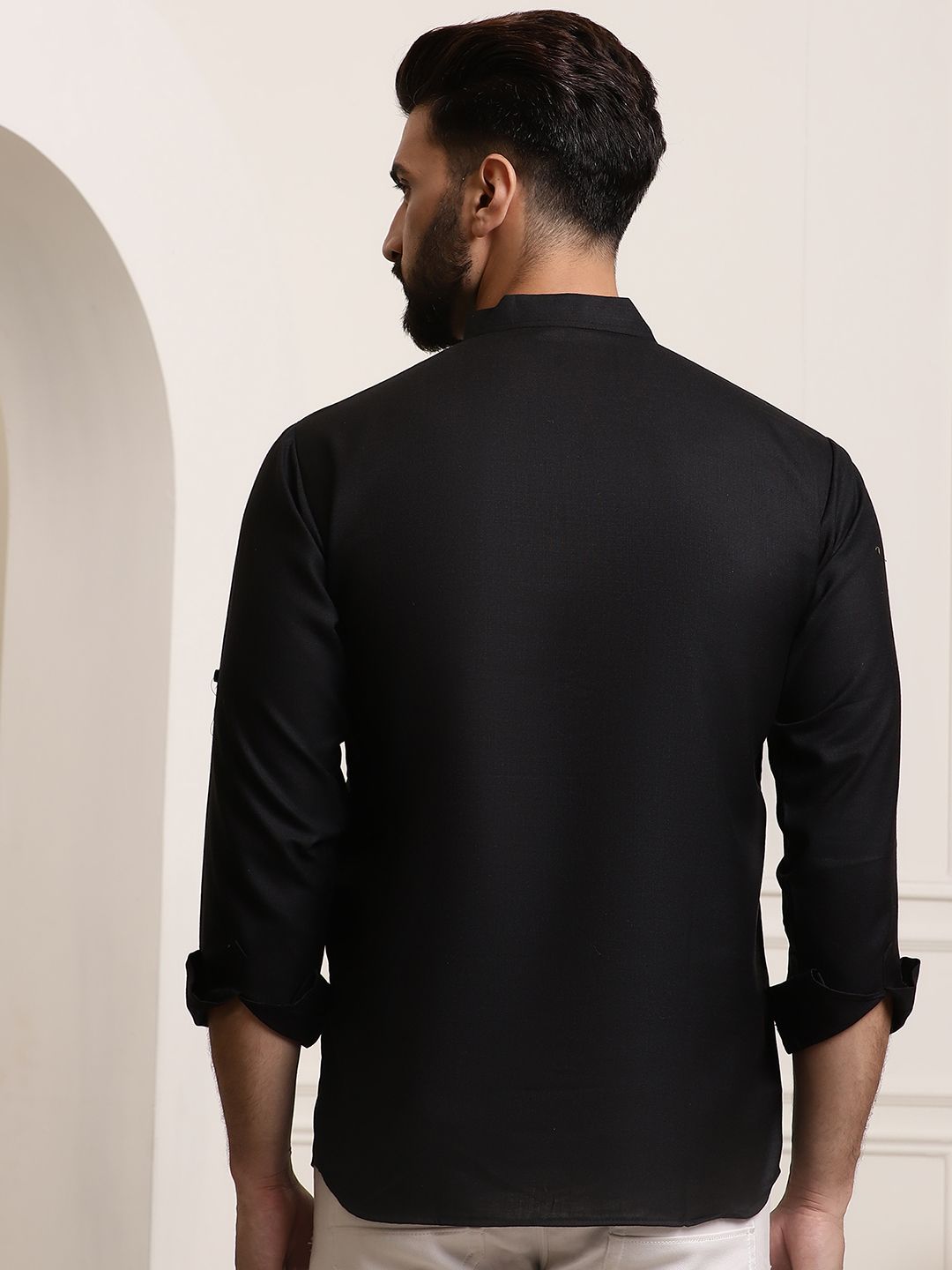 Anug by SOJANYA Men Black Band Collar Kurta