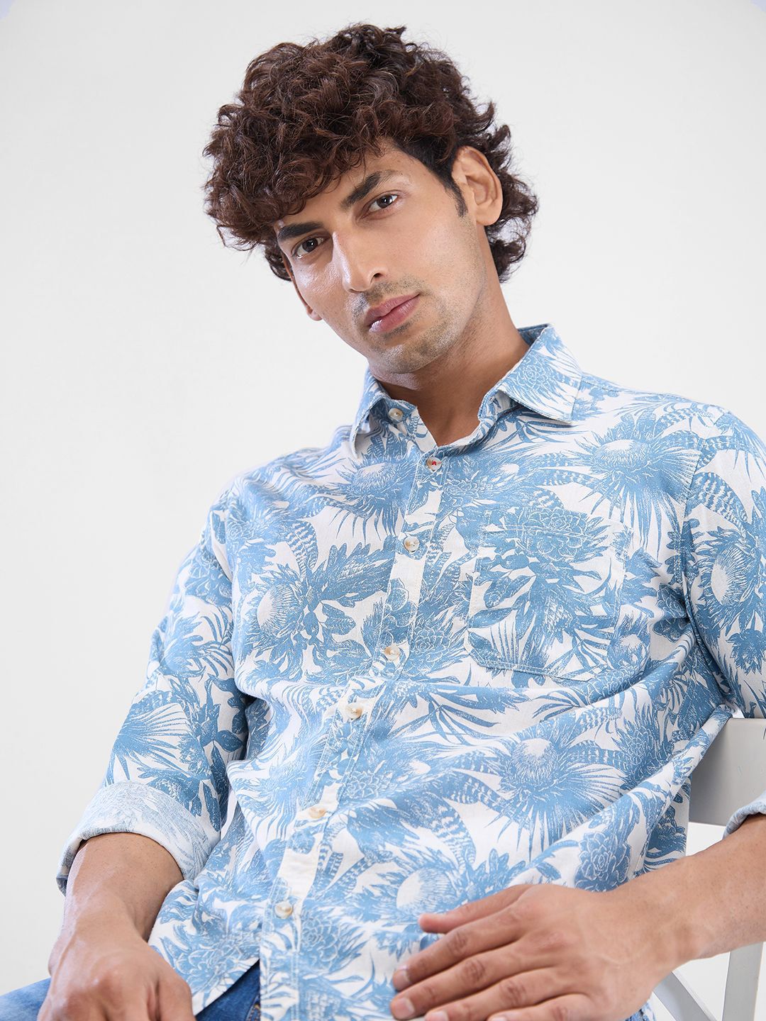 SPYKAR Men Slim Fit Floral Printed Opaque Spread Collar Casual Shirt