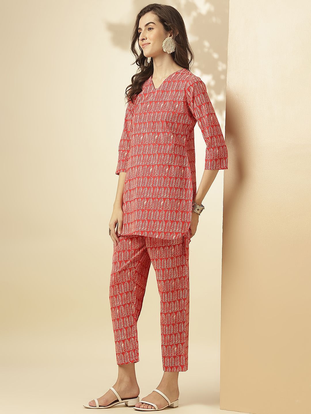 KALINI Ethnic Motifs Printed V-Neck Three-Quarter Sleeves Printed Tunic & Trousers