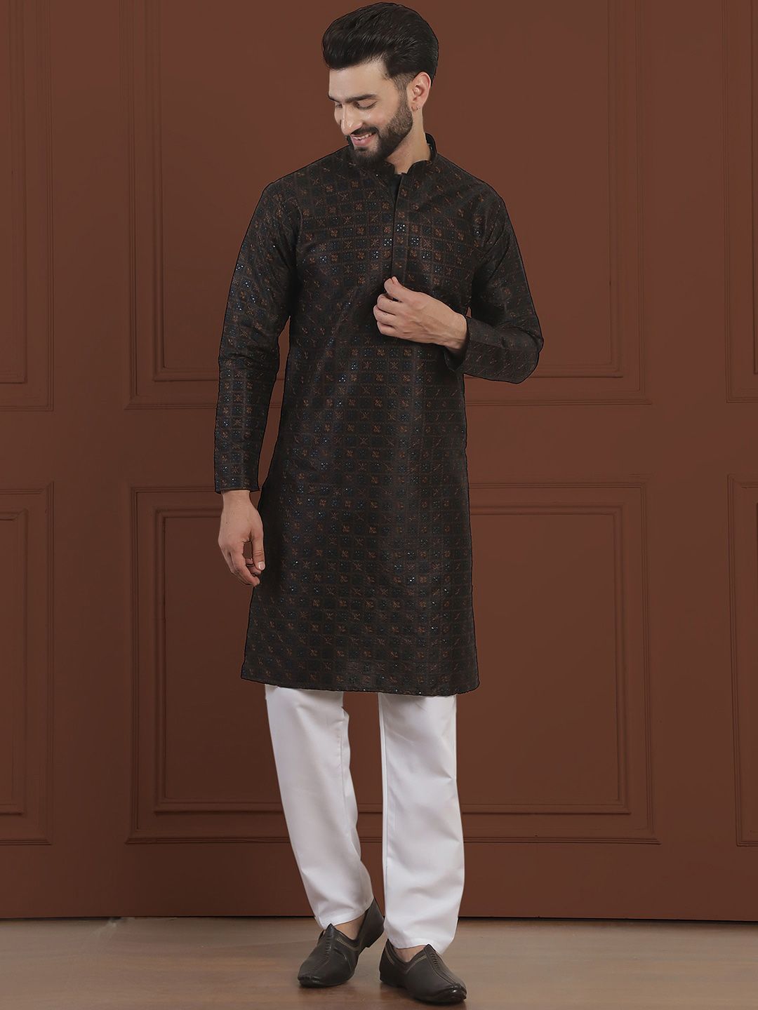 SOJANYA LUXE Geometric Embroidered Mandarin Collar Thread Work Cotton Silk Kurta & Pyjama