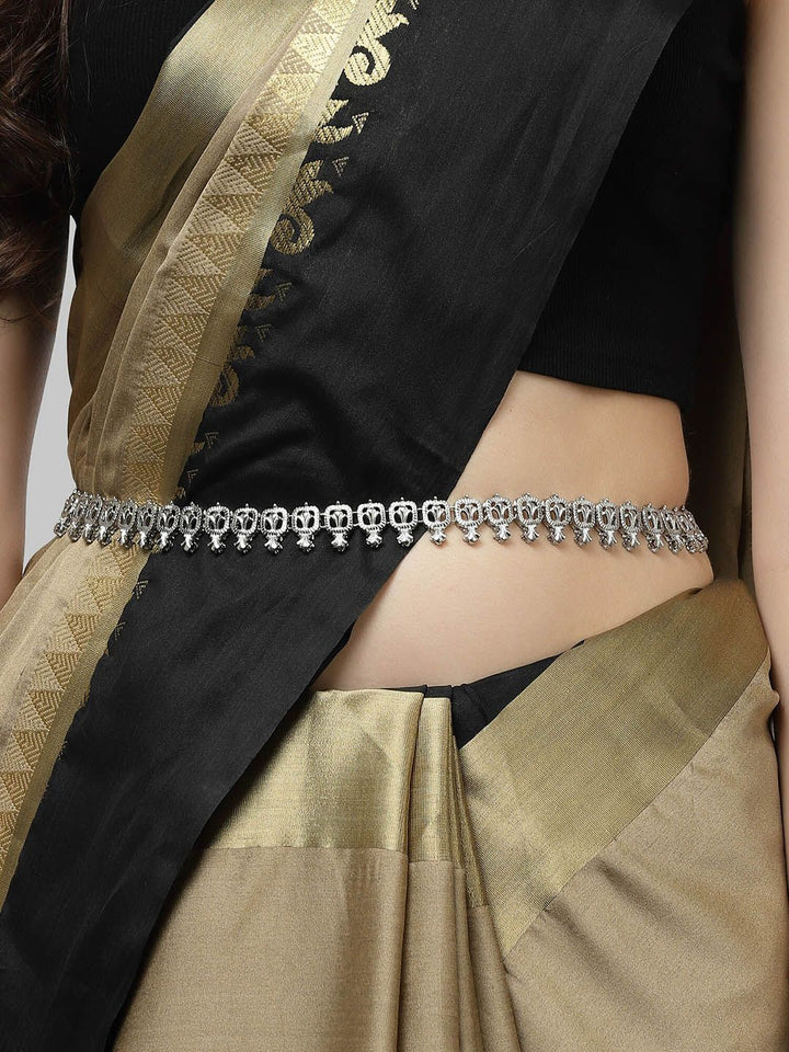 KARATCART Silver-Plated Pearl-Beaded Oxidised Kamarbandh