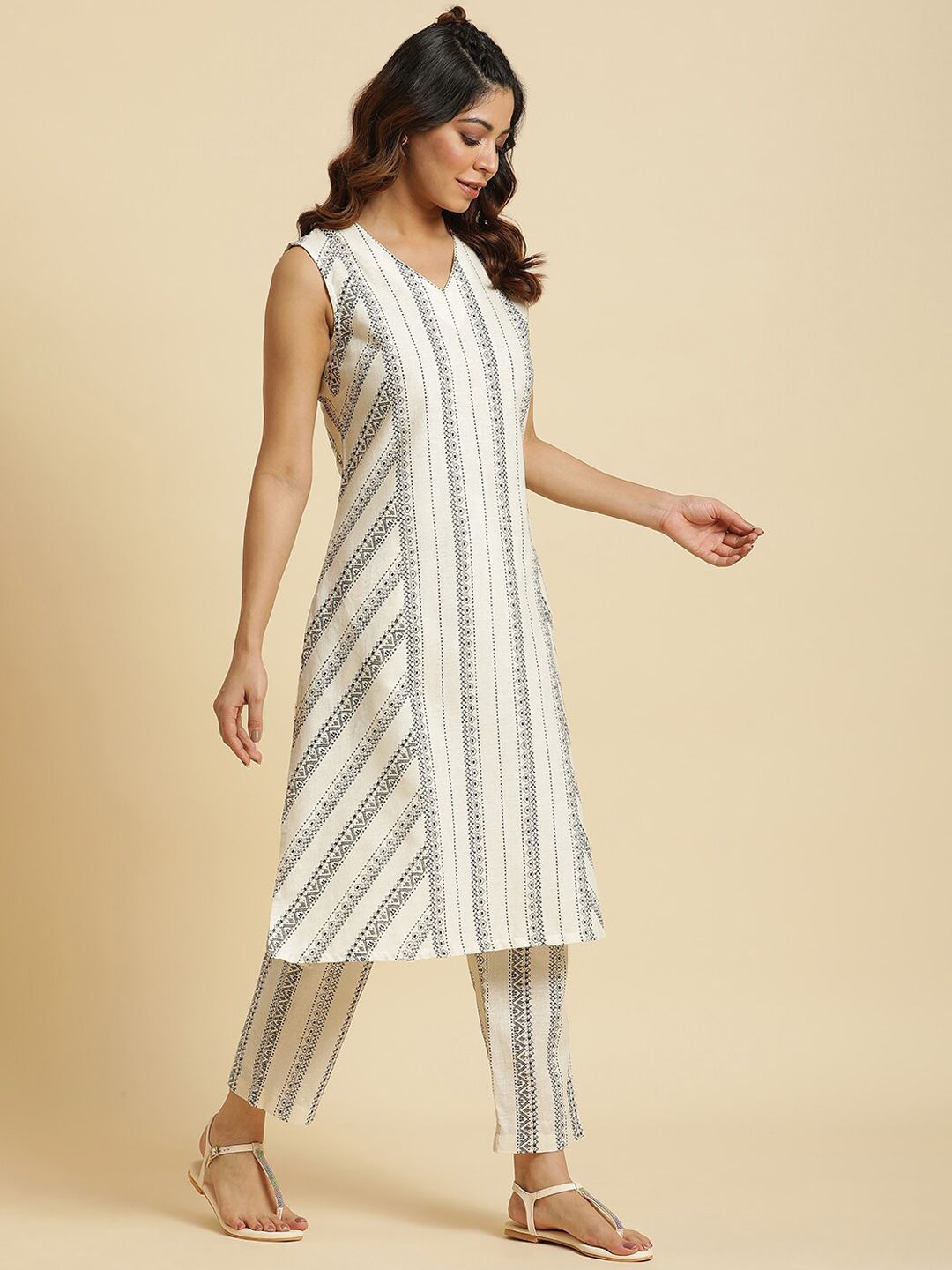 W Geometric Printed Regular Kantha Work Kurta with Trousers