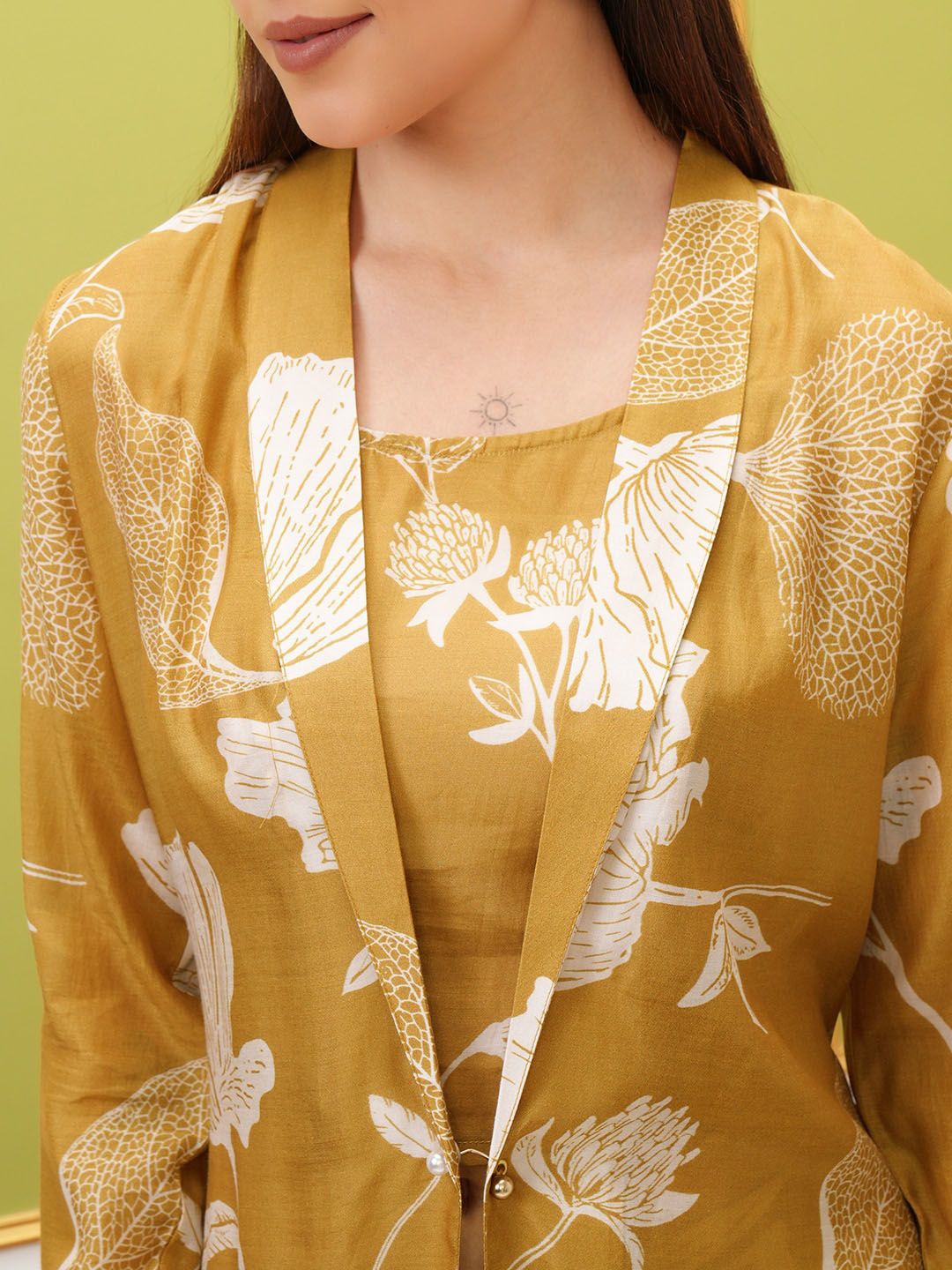 Vishudh Floral Printed Shawl Collar Straight Kurta with Trousers