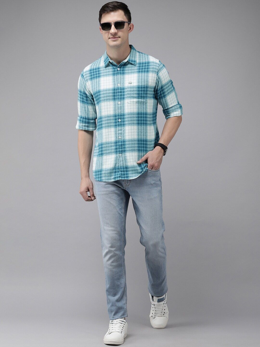 THE BEAR HOUSE Men Blue & White Pure Cotton Slim Fit Tartan Checks Checked Casual Shirt