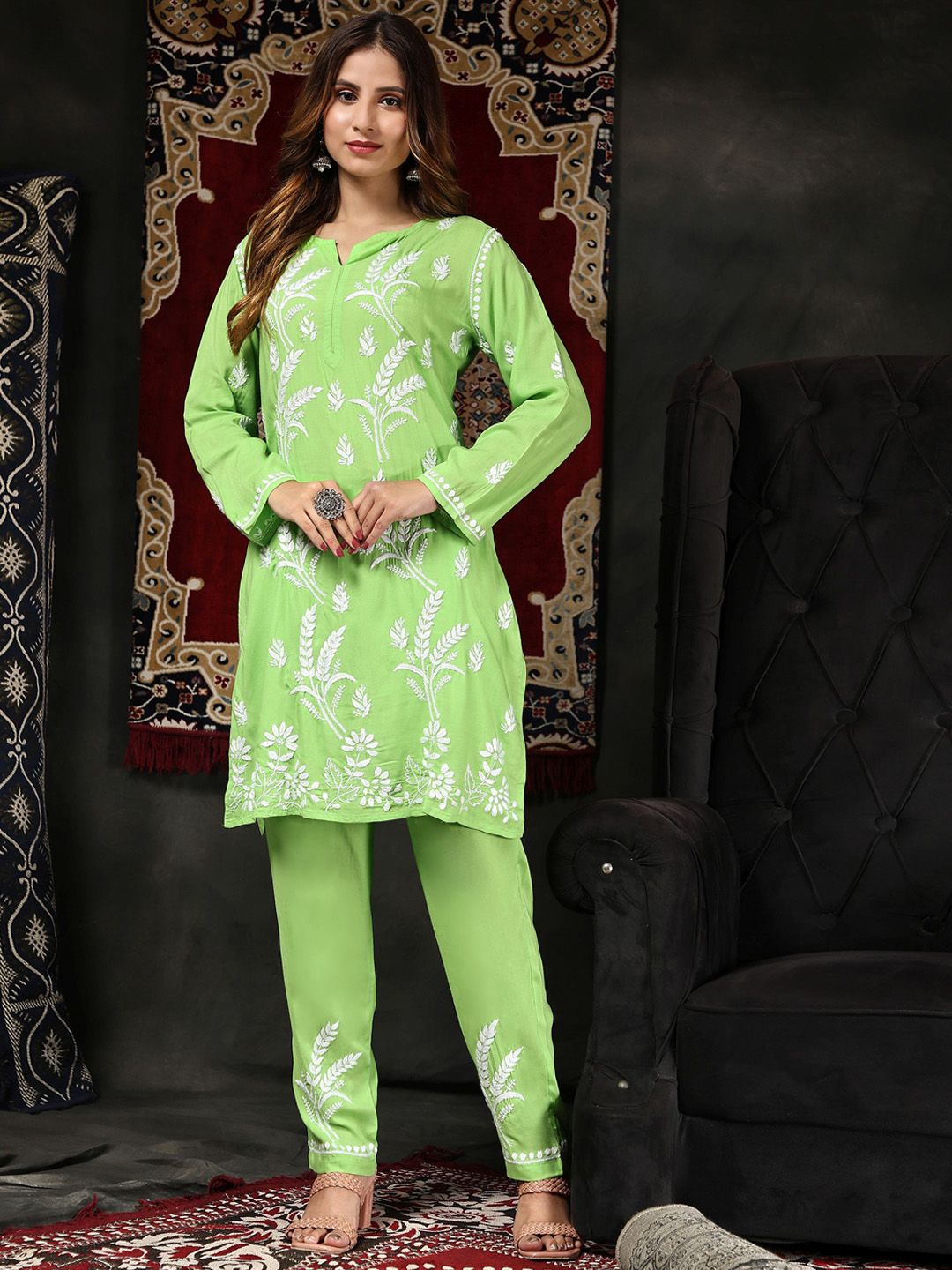 HOUSE OF KARI Floral Embroidered Chikankari Pure Cotton Straight Kurta With Trousers