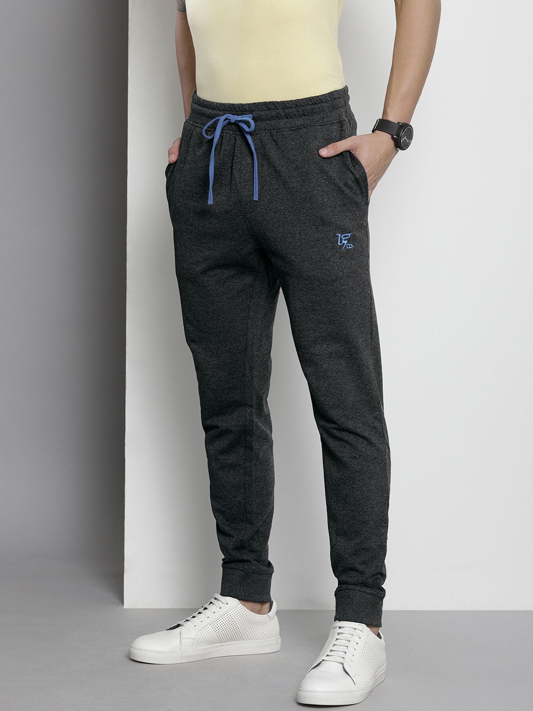 The Indian Garage Co Men Charcoal Grey Solid Melange Effect Joggers