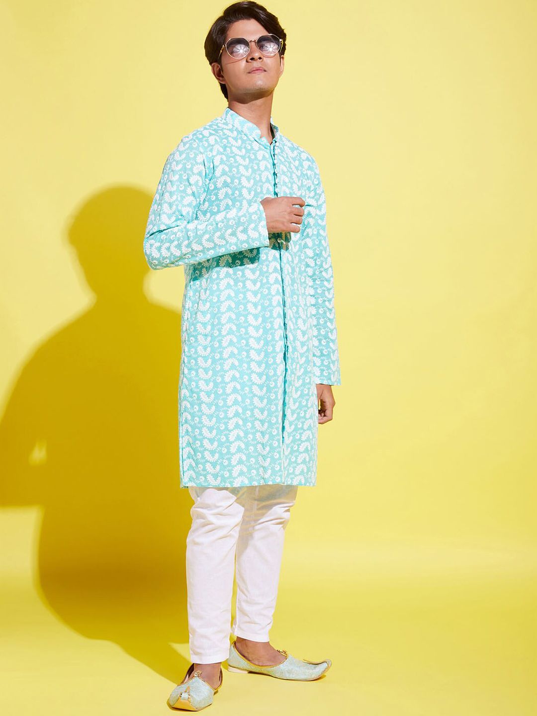 VASTRAMAY Teen Boys Green & White Paisley Chikankari Pure Cotton Kurta with Pyjama